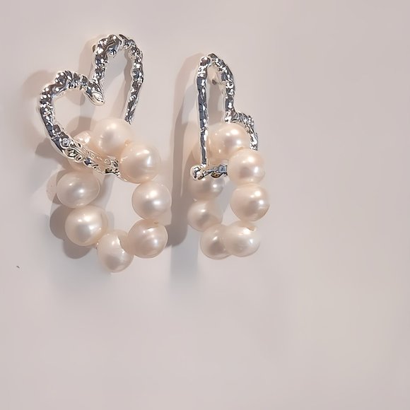 Pearl Heart Earrings - Picture 1 of 5